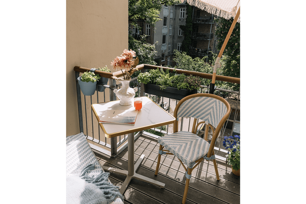 Florine cafébord med aluminiumsben 60 x 60 cm