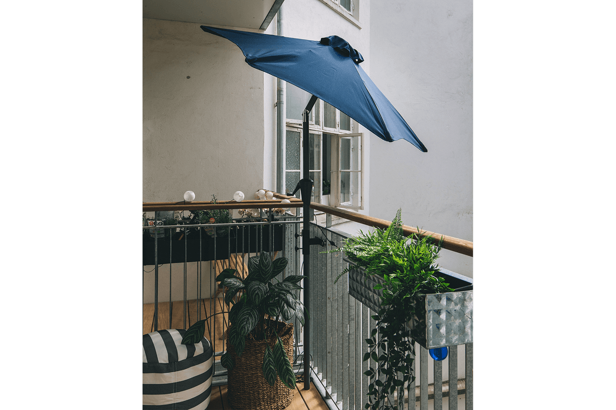 Frida ensfarvet parasol med hejs og knæk Ø160 / Ø200 cm