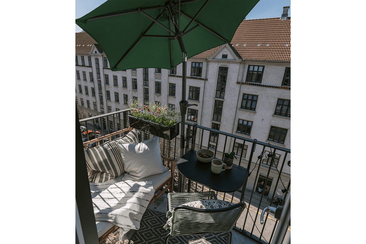 Frida ensfarvet parasol med hejs og knæk Ø160 / Ø200 cm