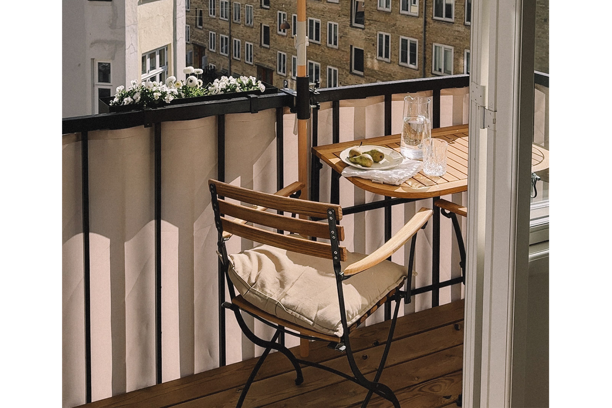 Karla teak klapstol med armlæn