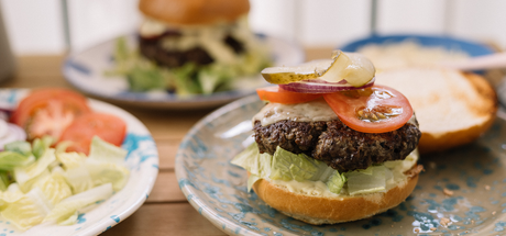 Nemme cheeseburgers til altanen