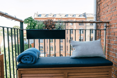 Esther sort altankasse med selvvanding