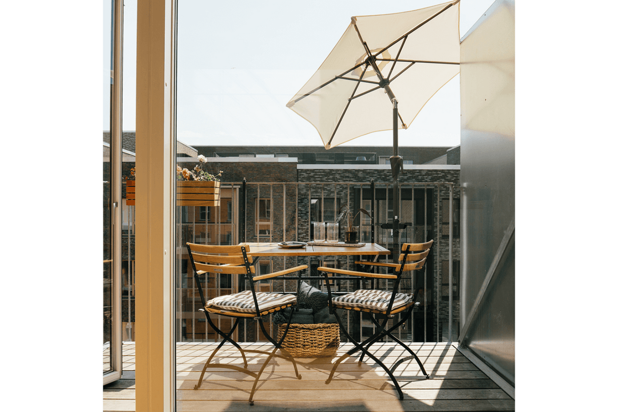 Frida ensfarvet parasol med hejs og knæk Ø160 / Ø200 cm