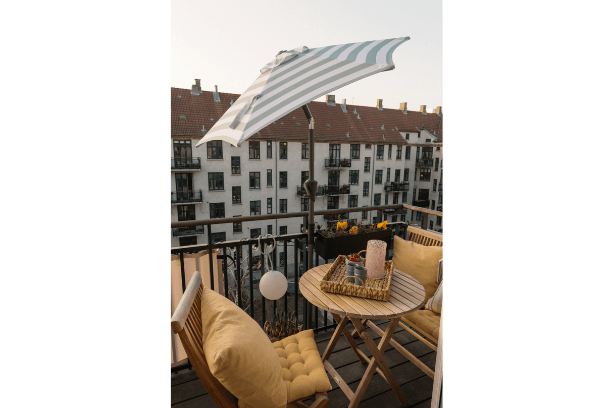 Frida stribet parasol med hejs og knæk Ø160 / Ø200 cm