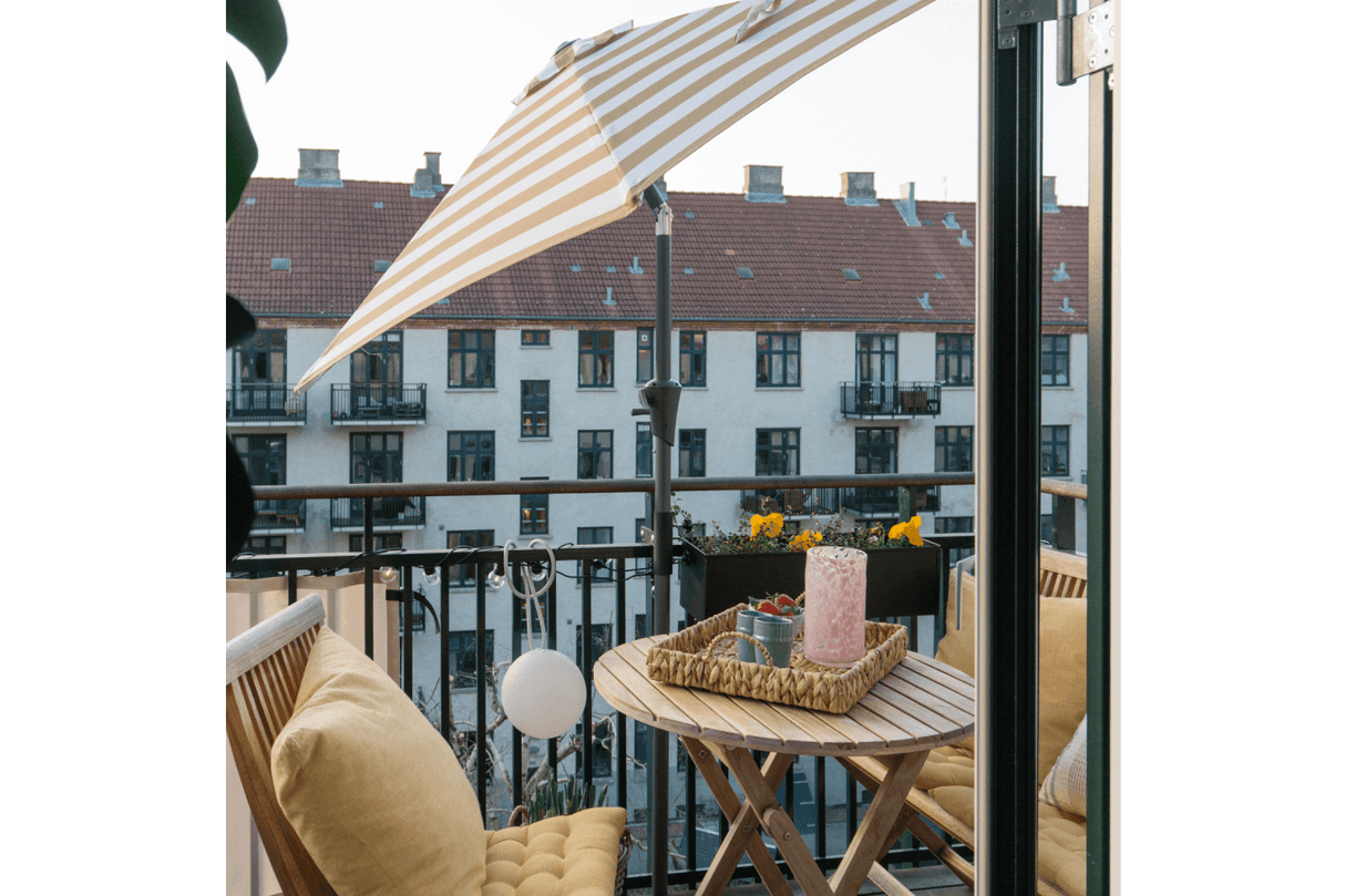 Frida stribet parasol med hejs og knæk Ø160 / Ø200 cm