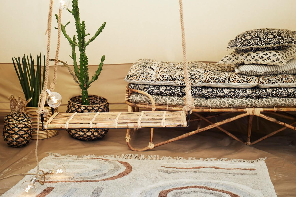 Nålestribet pudetræk med frynser 50 x 50 cm